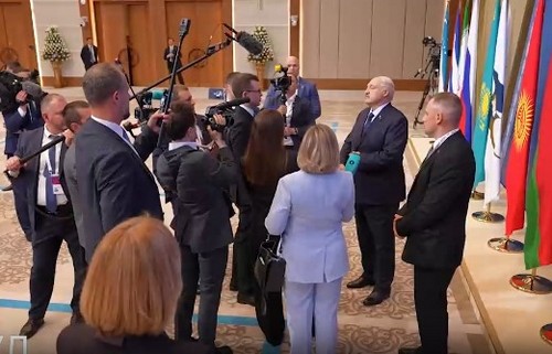 "Бідолашні люди з того боку", - Лукашенко знову спробував виправдати співучасть Білорусі в агресії проти України "Бідолашні люди з того боку", - Лукашенко знову спробував виправдати співучасть Білорусі в агресії проти України